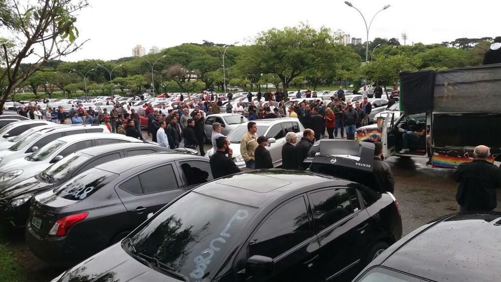 Motoristas da Uber protestam nesta segunda em Curitiba contra limitações do serviço