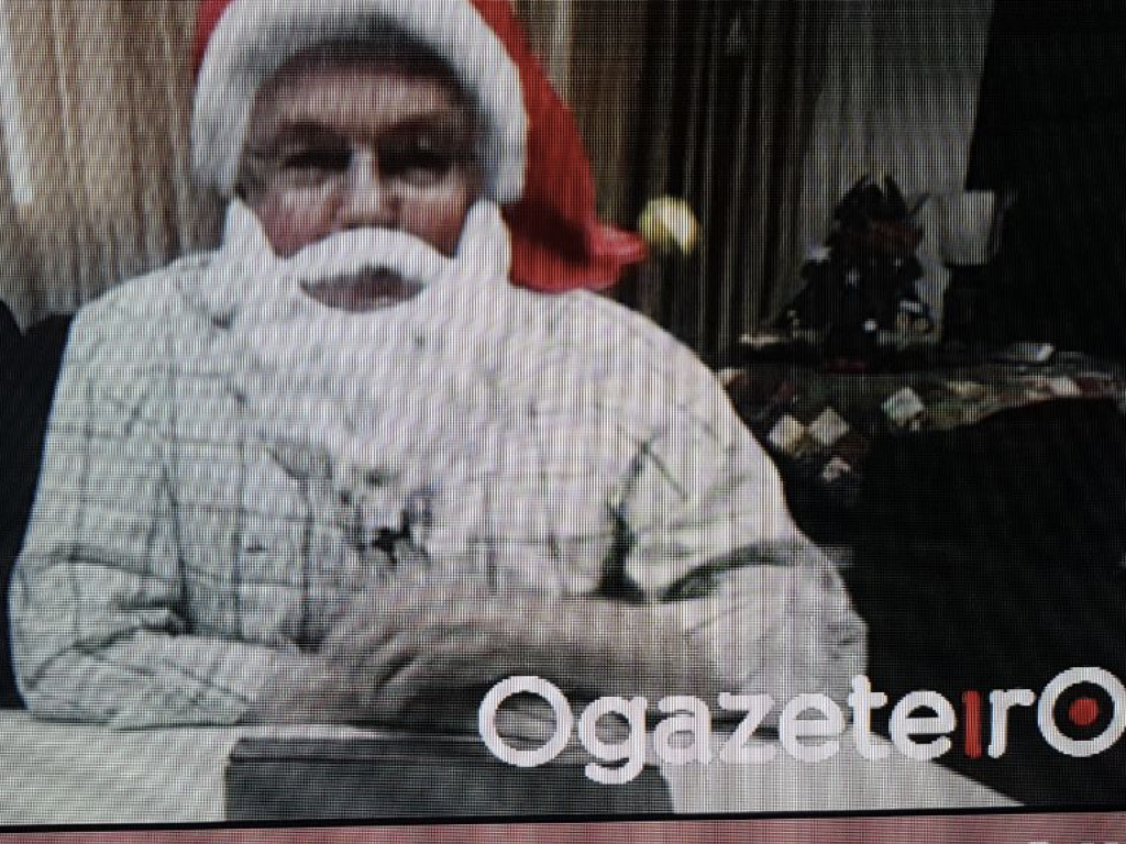 Valdir Rossoni, em sua “live” no “face”, usou máscara de Papai Noel e assustou várias crianças. Seja normal, Rossoni