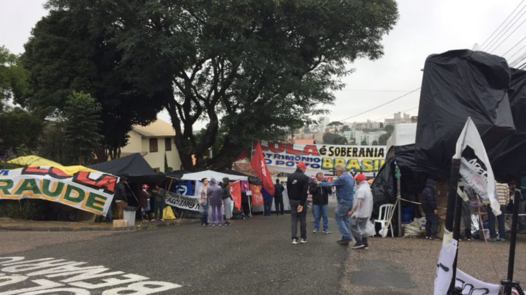 ACAMPAMENTO LULA DOMINGO.001