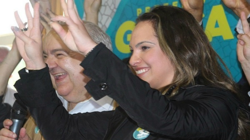 MARIA VITORIA E EXIBIDÃO