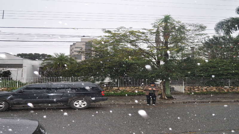 NEVE AGORA