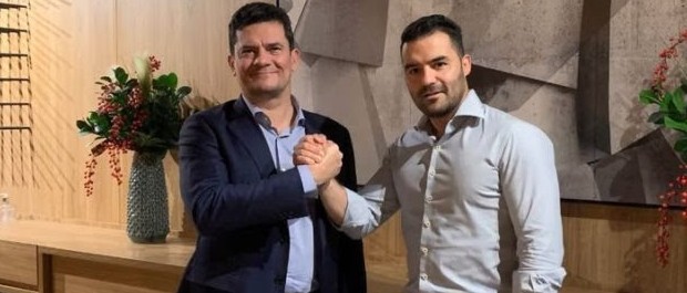 moro e mamãe falei