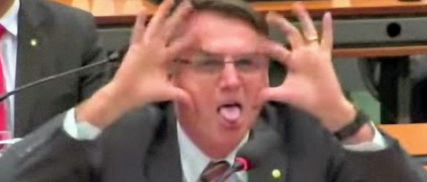 foto bozo mostrando a lingua