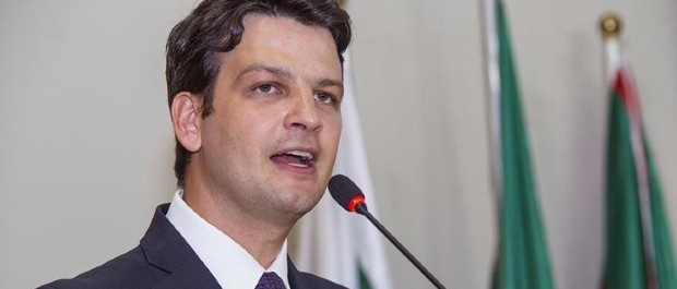 Eduardo Pimentel assume interinamente a Prefeitura de Curitiba
