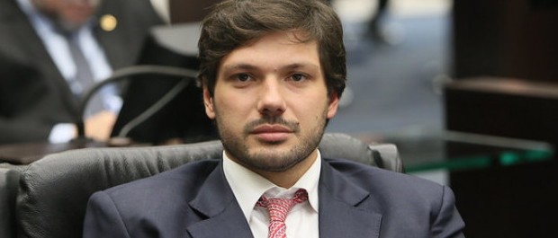 Extremamente articulado, Tiago Amaral ganha holofote nacional ao assumir a vice-presidência das CCJs do Brasil