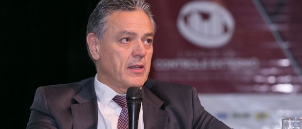 Professor Edgard Guimarães, um dos maiores expoentes de sua área, será homenageado no XXIV Congresso Paranaense de Direito Administrativo