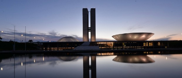 Oriovisto Guimarães alicerça uma ditadura parlamentar