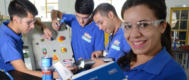 Votorantim Cimentos abre inscrições para Programa Jovem Aprendiz em Rio Branco do Sul. Empresa oferece 27 vagas de emprego para jovens atuarem no setor administrativo da fábrica