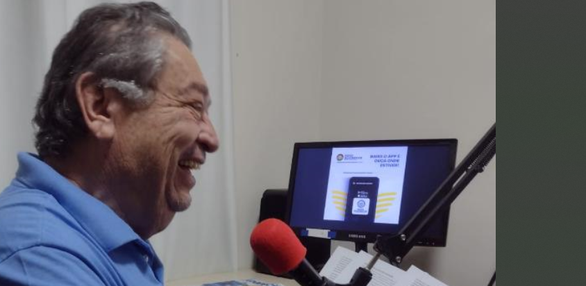 É o Antonio Godoy, grande comunicador do rádio paranaense