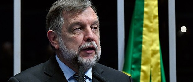 Flávio Arns (PSB), presidente da Comissão de Educação do Senado, reúne reitores de diversas universidades brasileiras. O parlamentar conversou com o jornalista Carlos Nascimento. Acompanhe…