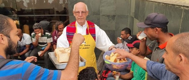 Um vereador direitista “juramentado” resolveu criar uma CPI para investigar o Padre Julio Lacellotti, que distribui comida aos moradores de rua