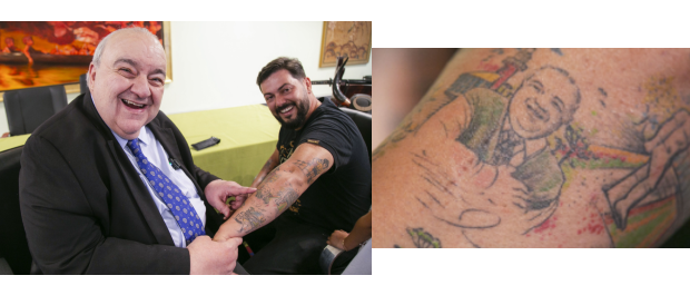 Exibidão nas nuvens.<BR>Um fã do prefeitão tatuou o rosto de Greca no braço. Chacoalhando as estrelas de tanta alegria, disse: “Acho que sou o único político do Brasil a estar tatuado no braço de um cidadão”