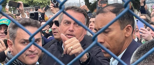 Bolsonaristas comemoram