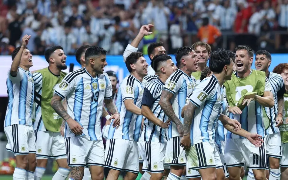 Jogadores-da-Argentina-comemoram-classificacao-as-quartas-de-final-da-Copa-do-Mundo-de-2026-aspect-ratio-512-320-1